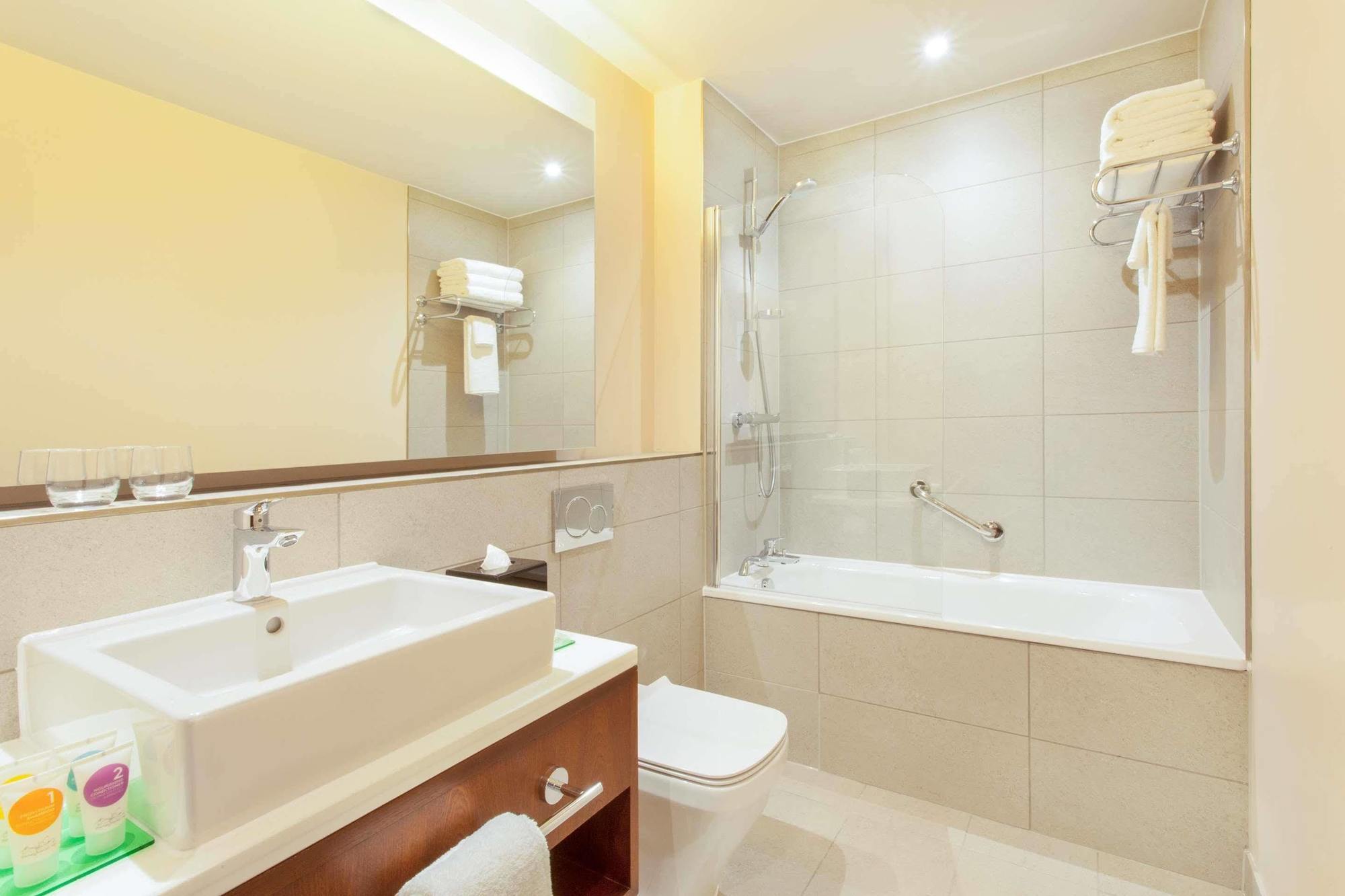 Hyatt Place West London Hayes מראה חיצוני תמונה